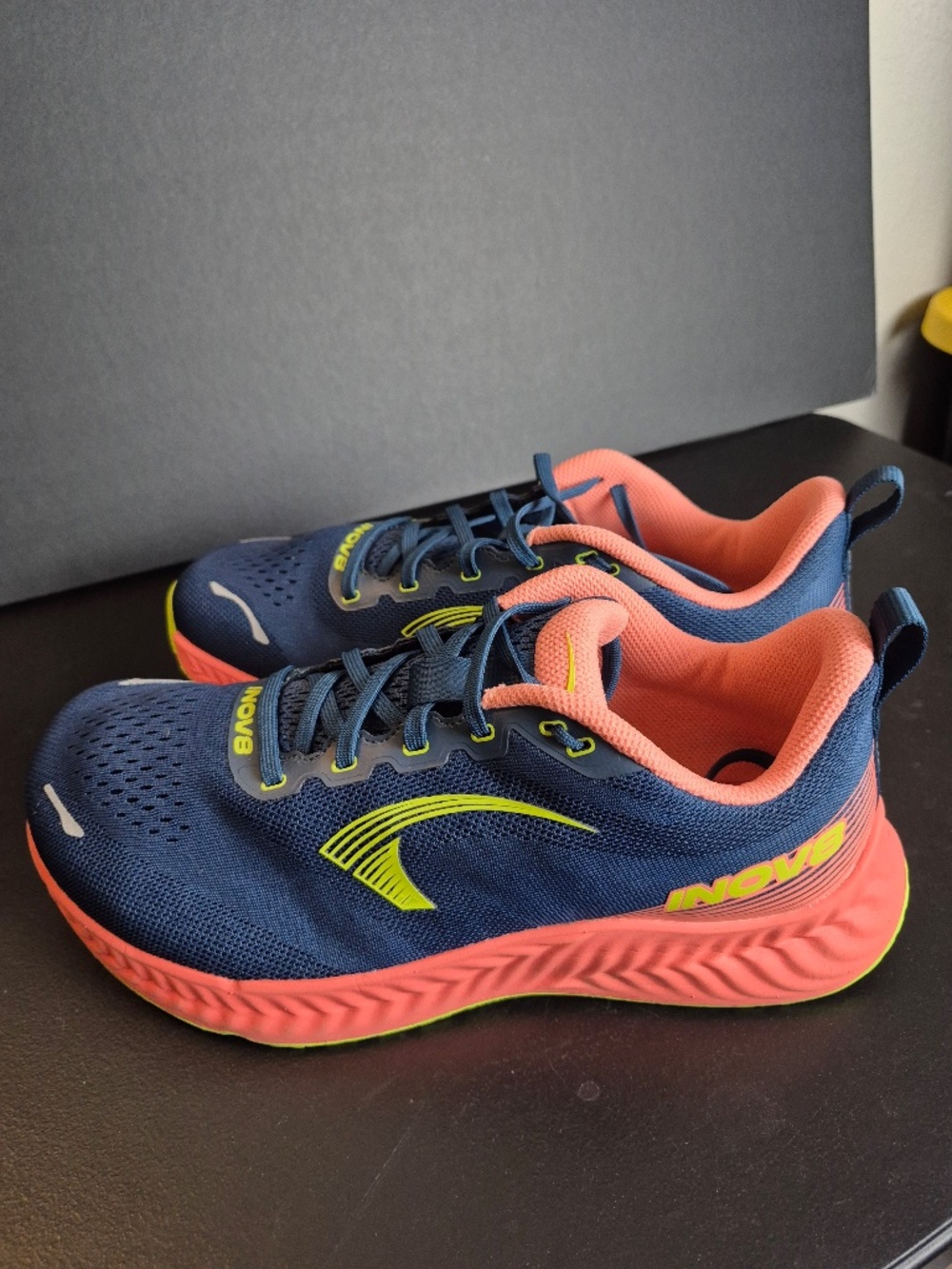 INOV8 RoadFly Running/Waking Shoes! Size 8